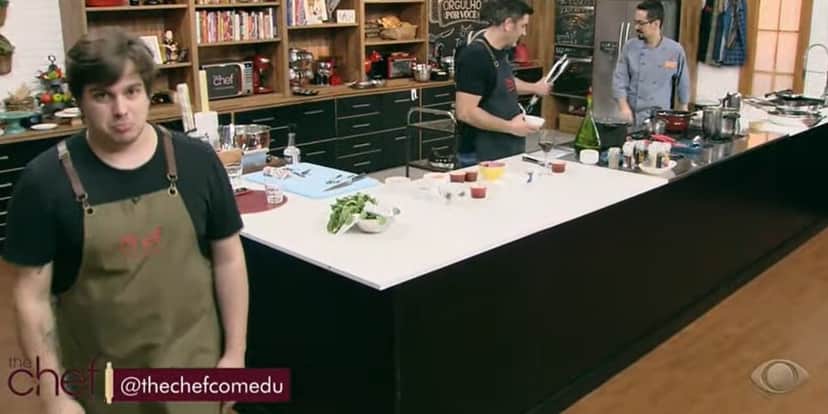 Assistente de Edu Guedes comete erro no The Chef, diretor intervém ao vivo e expulsa rapaz dos estúdios da Band Assistente de Edu Guedes comete erro no The Chef, diretor intervém ao vivo e expulsa rapaz dos estúdios da Band