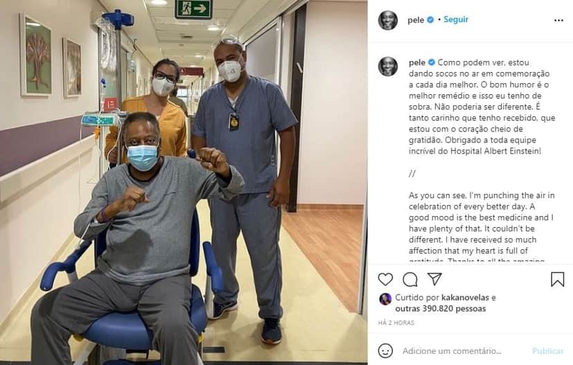 Pelé surgiu acompanhado da equipe médica em hospital (Foto: Reprodução/ Instagram) Pelé surgiu acompanhado da equipe médica em hospital (Foto: Reprodução/ Instagram)