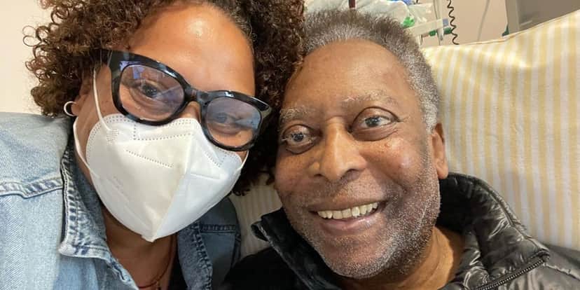 Kely Nascimento ao lado do pai, Pelé (Reprodução / Instagram) Kely Nascimento ao lado do pai, Pelé (Reprodução / Instagram)