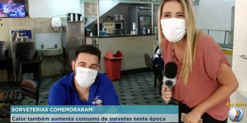 Repórter da Record passa cantada em entrevistado na cara de pau - Foto: Reprodução Repórter da Record passa cantada em entrevistado na cara de pau - Foto: Reprodução