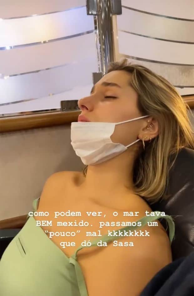 Sasha Meneghel passa mal em alto mar, é socorrida pelo marido e surge desmaiada em foto vazada: "Muito mal" Sasha Meneghel passa mal em alto mar, é socorrida pelo marido e surge desmaiada em foto vazada: "Muito mal"