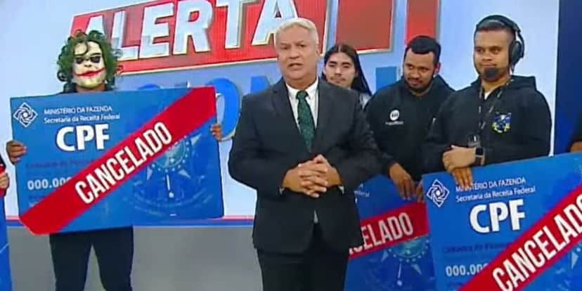 Sikêra Jr. debocha da greve na RedeTV! (Foto: Reprodução) Sikêra Jr. debocha da greve na RedeTV! (Foto: Reprodução)