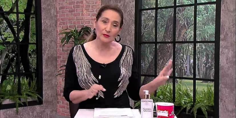 Sônia Abrão expõe concorrente ao vivo na RedeTV! (Foto: Reprodução/RedeTV!) Sônia Abrão expõe concorrente ao vivo na RedeTV! (Foto: Reprodução/RedeTV!)