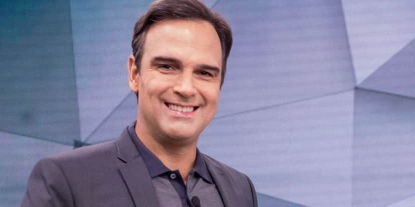 Tadeu Schmidt continua como possível substituto de Tiago Leifert no "BBB" (Foto: Reprodução/Globo) Tadeu Schmidt continua como possível substituto de Tiago Leifert no "BBB" (Foto: Reprodução/Globo)