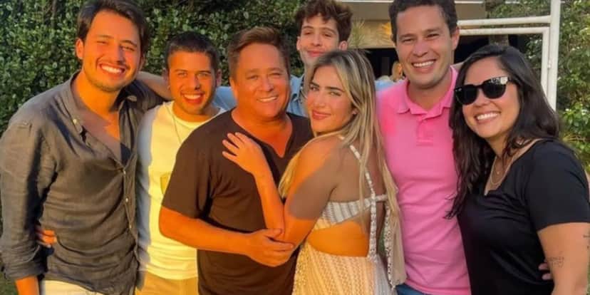 Leonardo, que levou um golpe milionário em 2017, com os seis filhos (Foto: Reprodução/Instagram) Leonardo, que levou um golpe milionário em 2017, com os seis filhos (Foto: Reprodução/Instagram)