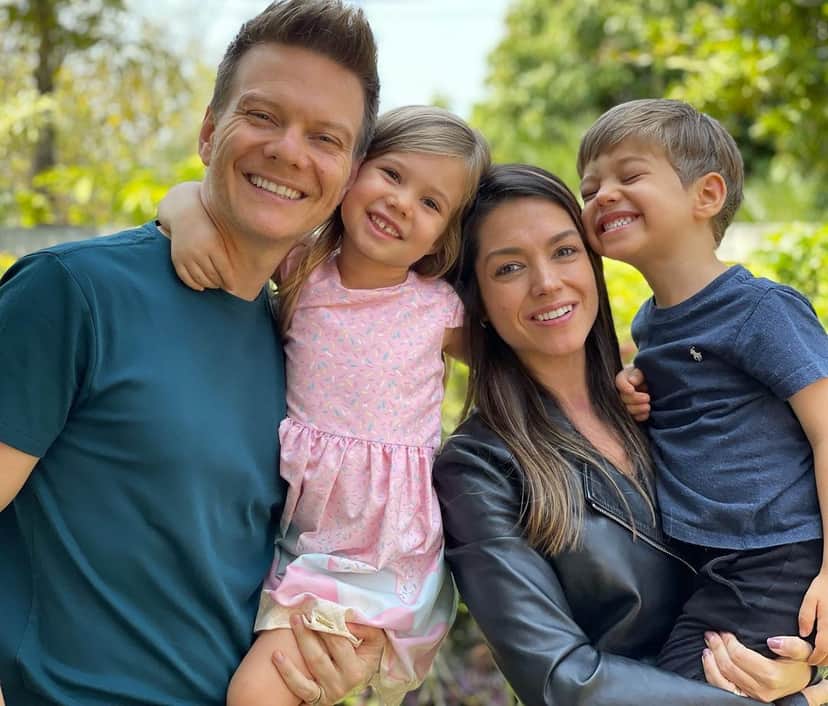 Michel Teló e Taís Fersoza com os filhos, Teodoro e Melinda (Foto: Reprodução/Instagram) Michel Teló e Taís Fersoza com os filhos, Teodoro e Melinda (Foto: Reprodução/Instagram)