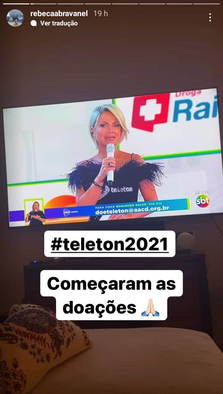 Rebeca Abravanel mostrou que estava assistindo ao SBT (Foto: Reprodução) Rebeca Abravanel mostrou que estava assistindo ao SBT (Foto: Reprodução)