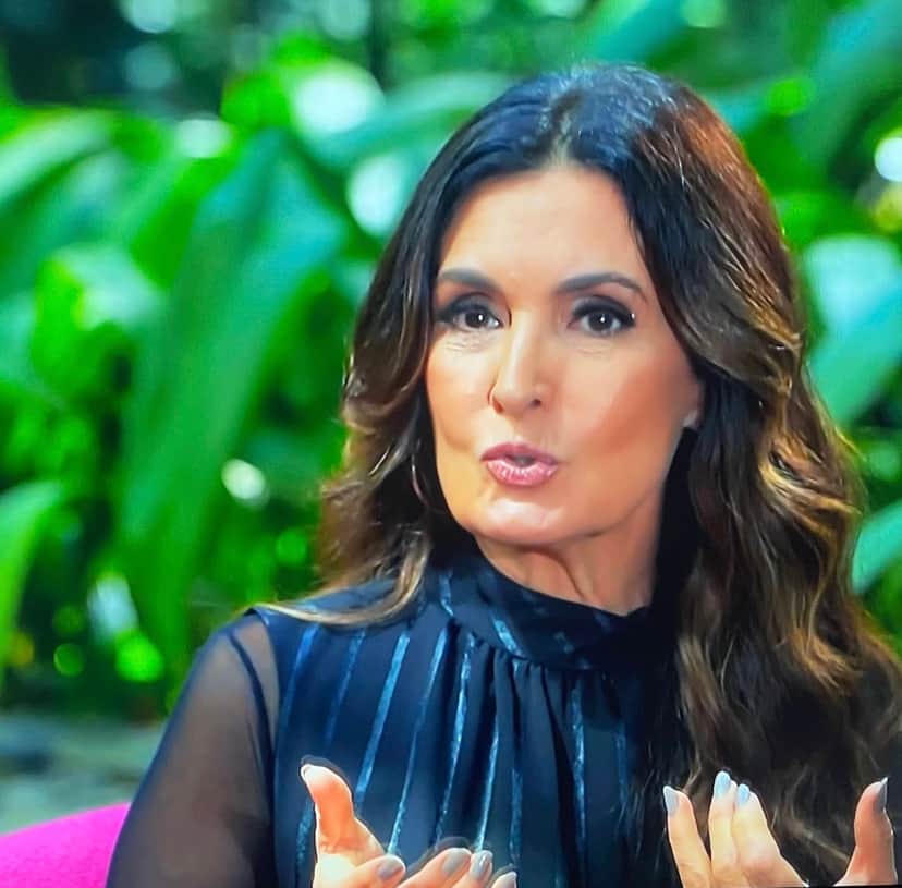 Fátima Bernardes, após expor procedimento para engravidar aos 59, faz anúncio com Túlio na Globo: “A gente sofre” Fátima Bernardes, após expor procedimento para engravidar aos 59, faz anúncio com Túlio na Globo: “A gente sofre”