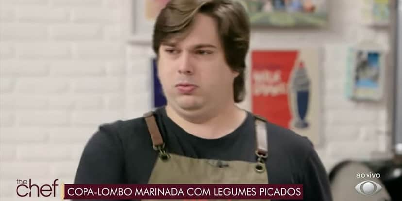 "Chame a bombeira", Assistente de Edu Guedes passa mal no The Chef, não segura lágrimas e se desespera: "Queimou" "Chame a bombeira", Assistente de Edu Guedes passa mal no The Chef, não segura lágrimas e se desespera: "Queimou"