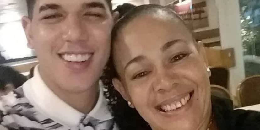 Zé Vaqueiro ao lado da mãe (Foto: Reprodução) Zé Vaqueiro ao lado da mãe (Foto: Reprodução)
