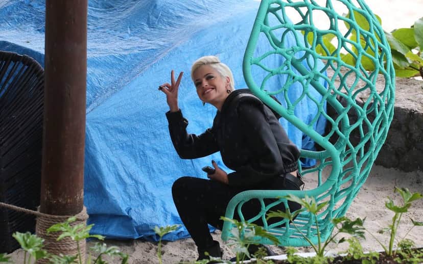 Agatha Moreira nos bastidores de "Verdades Secretas 2" na Praia da Macumba (Foto: AgNews) Agatha Moreira nos bastidores de "Verdades Secretas 2" na Praia da Macumba (Foto: AgNews)
