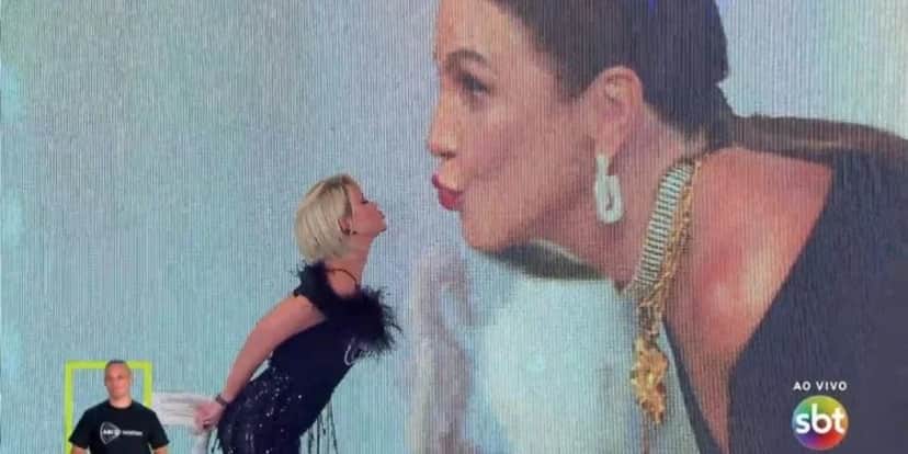 "Quis inovar", Eliana surge irreconhecível, assume outro programa e confirma sobre nova fase: "Necessário" "Quis inovar", Eliana surge irreconhecível, assume outro programa e confirma sobre nova fase: "Necessário"