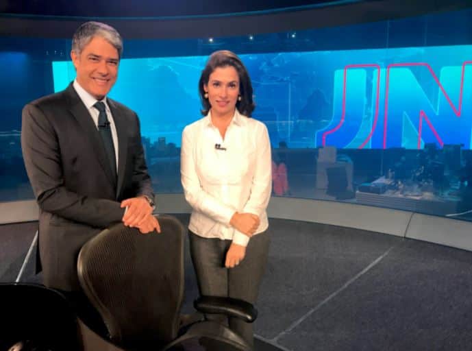 Cadeiras do "Jornal Nacional" custam fortuna (Foto: Divulgação/TV Globo) Cadeiras do "Jornal Nacional" custam fortuna (Foto: Divulgação/TV Globo)