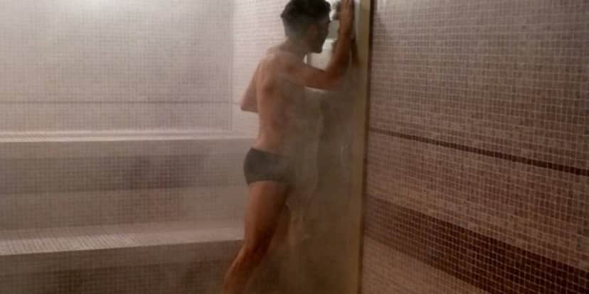 José Pedro desmaia em Sauna em Império - Foto: Reprodução José Pedro desmaia em Sauna em Império - Foto: Reprodução