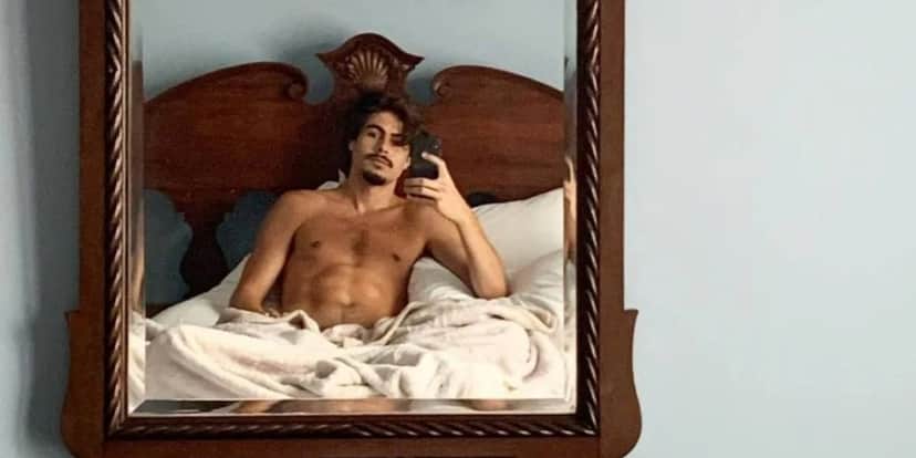 Rafael Vitti surgiu sensualizando em clique ousado (Foto: Reprodução) Rafael Vitti surgiu sensualizando em clique ousado (Foto: Reprodução)