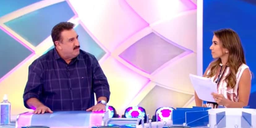No Programa Silvio Santos, Ratinho falou sobre Valentina está em A Fazenda 13 (Foto: Reprodução) No Programa Silvio Santos, Ratinho falou sobre Valentina está em A Fazenda 13 (Foto: Reprodução)