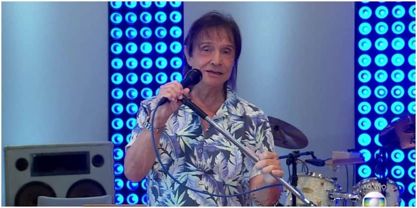 O cantor Roberto Carlos durante live transmitida na Globo - Foto: Reprodução O cantor Roberto Carlos durante live transmitida na Globo - Foto: Reprodução