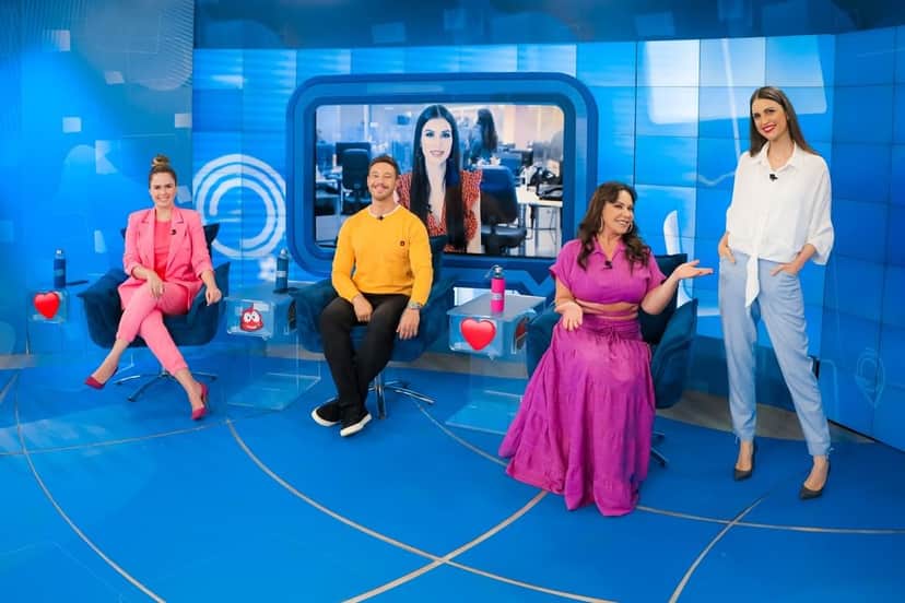 Ana Paula Renault, Gabriel Cartolano, Flor Fernandez, Chris Flores e Gaby Cabrini no "Fofocalizando" (Foto: Reprodução/Instagram/SBT) Ana Paula Renault, Gabriel Cartolano, Flor Fernandez, Chris Flores e Gaby Cabrini no "Fofocalizando" (Foto: Reprodução/Instagram/SBT)