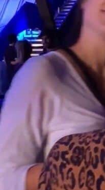 Caio Castro é flagrado aos beijos com loira (Reprodução) Caio Castro é flagrado aos beijos com loira (Reprodução)