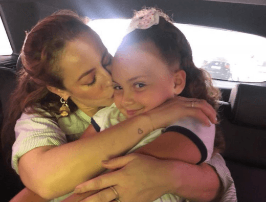 Paola Oliveira exibiu a afilhada com foto no Instagram (Foto: redes sociais) Paola Oliveira exibiu a afilhada com foto no Instagram (Foto: redes sociais)
