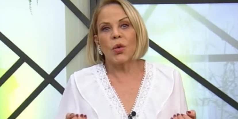 Claudete Troiano pediu para que telespectadores não assistissem a concorrência (Foto: Reprodução/RedeTV) Claudete Troiano pediu para que telespectadores não assistissem a concorrência (Foto: Reprodução/RedeTV)