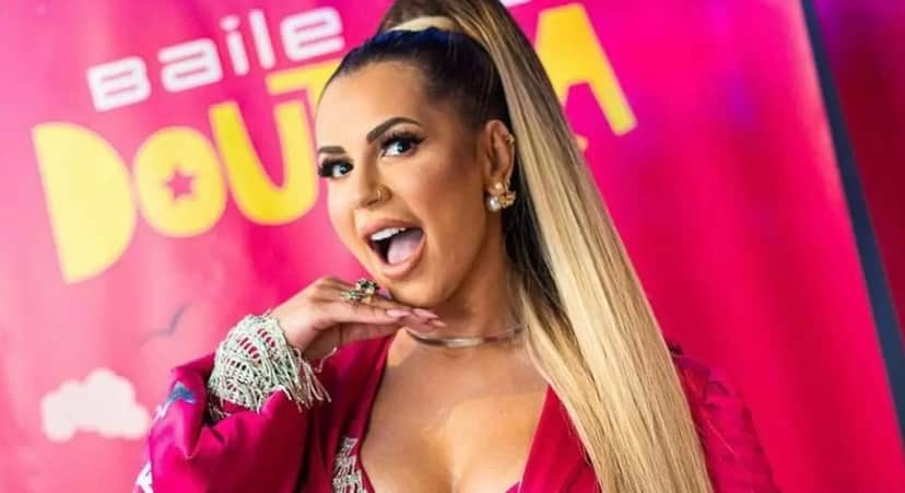 Deolane Bezerra surpreende na sua estreia como DJ e Cantora com visual diferente (Foto: Reprodução/ Instagram) Deolane Bezerra surpreende na sua estreia como DJ e Cantora com visual diferente (Foto: Reprodução/ Instagram)