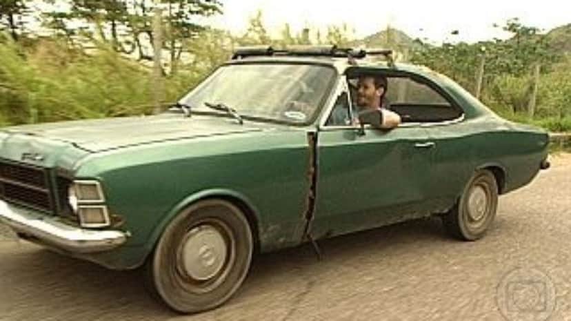 "Lata Velha" de 2005 deu problema para Luciano Huck (Foto: Reprodução/TV Globo) "Lata Velha" de 2005 deu problema para Luciano Huck (Foto: Reprodução/TV Globo)