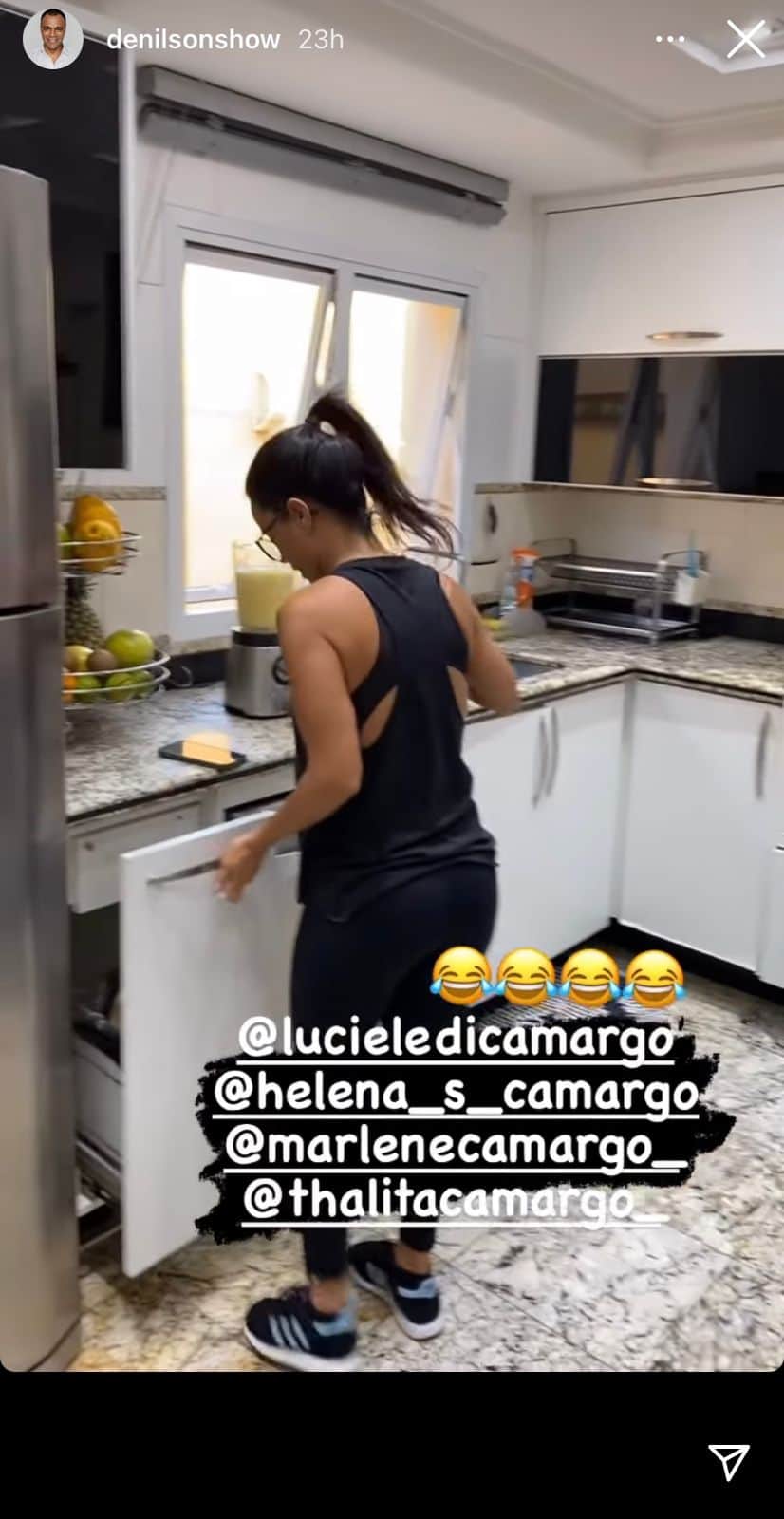 Denílson vê Luciele Di Camargo reunir família em casa, denuncia comportamento da esposa e é detonado: "Mentiroso" Denílson vê Luciele Di Camargo reunir família em casa, denuncia comportamento da esposa e é detonado: "Mentiroso"