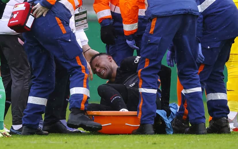 Neymar saiu chorando de campo recentemente (Foto: Reprodução) Neymar saiu chorando de campo recentemente (Foto: Reprodução)