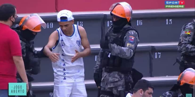 "Cenas lamentáveis", Renata Fan expõe crime no Jogo Aberto, polícia é convocada e loira detona: "Horrível" "Cenas lamentáveis", Renata Fan expõe crime no Jogo Aberto, polícia é convocada e loira detona: "Horrível"