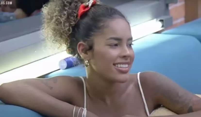 Sthe Matos fica toda assanhadinha com conversa e expõe que gosta de uns tapas na hora "H" (Foto: Reprodução/ Record TV) Sthe Matos fica toda assanhadinha com conversa e expõe que gosta de uns tapas na hora "H" (Foto: Reprodução/ Record TV)