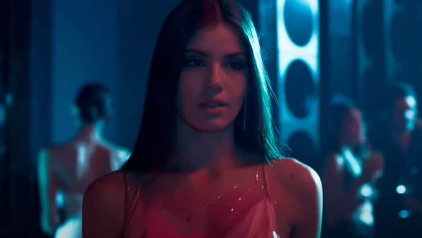 Camila Queiroz como Angel em "Verdades Secretas 2" (Foto: Reprodução/TV Globo) Camila Queiroz como Angel em "Verdades Secretas 2" (Foto: Reprodução/TV Globo)