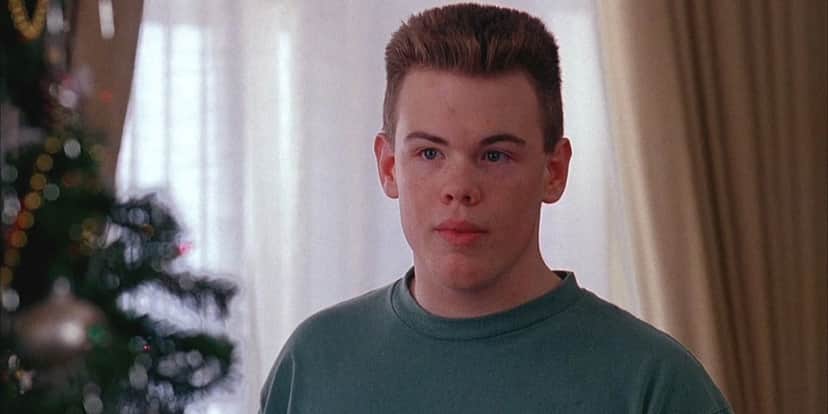 O ator Devin Ratray com Buzz McCallister em Esqueceram de Mim - Foto: Reprodução O ator Devin Ratray com Buzz McCallister em Esqueceram de Mim - Foto: Reprodução