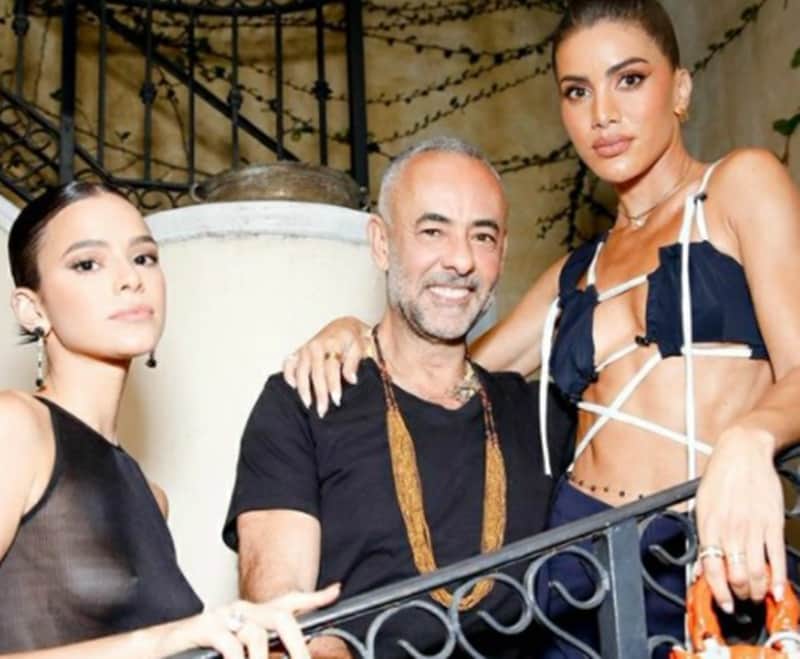 Bruna Marquezine deixou seio a mostra nas redes sociais (Foto: Reprodução/ Instagram) Bruna Marquezine deixou seio a mostra nas redes sociais (Foto: Reprodução/ Instagram)