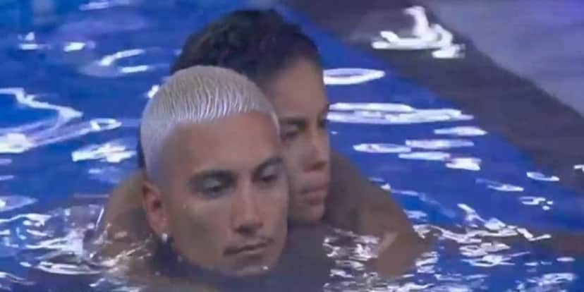 Vídeo que está circulando mostra Dynho colocando os pés em parte intima de Sthe (Foto: reprodução) Vídeo que está circulando mostra Dynho colocando os pés em parte intima de Sthe (Foto: reprodução)
