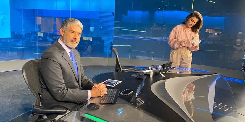 William Bonner e Renata Vasconcellos comandam o Jornal Nacional (Foto: Reprodução) William Bonner e Renata Vasconcellos comandam o Jornal Nacional (Foto: Reprodução)