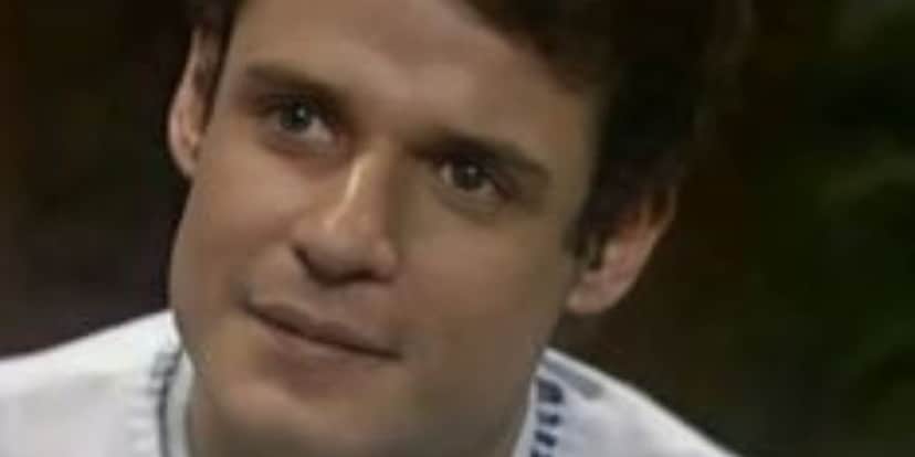 Ator Jairo Lourenço como Luciano em cena de Vale Tudo - Foto: Reprodução Ator Jairo Lourenço como Luciano em cena de Vale Tudo - Foto: Reprodução