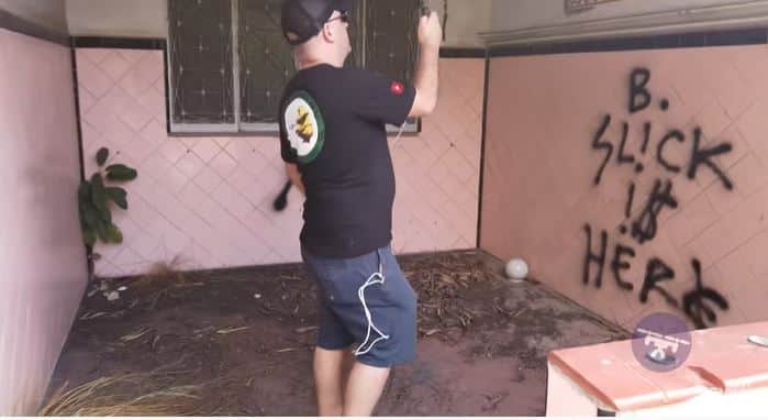 Estúdios já foram pichados por vândalos (Foto: Reprodução/YouTube) Estúdios já foram pichados por vândalos (Foto: Reprodução/YouTube)