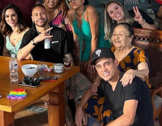 Neymar leva Bruna Biancardi para conhecer avó (Foto: Reprodução/ Instagram) Neymar leva Bruna Biancardi para conhecer avó (Foto: Reprodução/ Instagram)