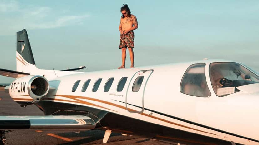 Whindersson Nunes no jatinho de R# 1,7 milhão que comprou em 2017 (Foto: Reprodução/Instagram) Whindersson Nunes no jatinho de R# 1,7 milhão que comprou em 2017 (Foto: Reprodução/Instagram)