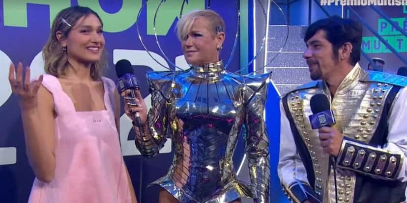Xuxa, Sasha Meneghel, e o repórter China Ina na entrevista no Prêmio Multishow 2021 - Foto: Reprodução Xuxa, Sasha Meneghel, e o repórter China Ina na entrevista no Prêmio Multishow 2021 - Foto: Reprodução