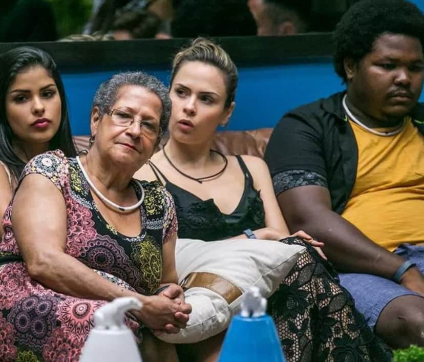 Quarteto fantástico era composto por Munik Nunes, Ana Paula Renault, Ronan Oliveira, Dona Gê e Harumi Ishihara (Foto: Reprodução / TV Globo) Quarteto fantástico era composto por Munik Nunes, Ana Paula Renault, Ronan Oliveira, Dona Gê e Harumi Ishihara (Foto: Reprodução / TV Globo)