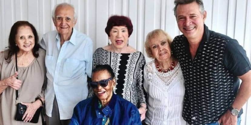 Dorinha Duval é a primeira a esquerda, no ano de 2018 (Foto: Divulgação) Dorinha Duval é a primeira a esquerda, no ano de 2018 (Foto: Divulgação)