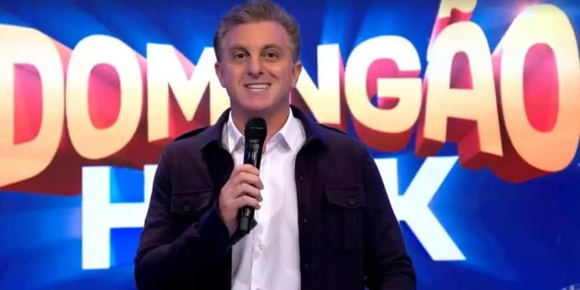 Eu sei que é meio cedo pra isso, mas como sou ansiosa e gosto de me planejar já queria ver com você kkkk eu marquei 15 dias de férias para o próximo mês com o Erik e tudo certo, mas tinha pedido para marcar o restante em dezembro, e ele me disse que não seria possível por conta do plantão de natal e ano novo, só que eu fui ver aqui no calendário e nesse ano os dois feriados vão cair em um domingo, e como eu já não trabalho, acho que não faria diferença. Você acha que só nesse ano rolaria eu tirar os 15 dias em dezembro ou realmente é inviável? Eu sei que é meio cedo pra isso, mas como sou ansiosa e gosto de me planejar já queria ver com você kkkk eu marquei 15 dias de férias para o próximo mês com o Erik e tudo certo, mas tinha pedido para marcar o restante em dezembro, e ele me disse que não seria possível por conta do plantão de natal e ano novo, só que eu fui ver aqui no calendário e nesse ano os dois feriados vão cair em um domingo, e como eu já não trabalho, acho que não faria diferença. Você acha que só nesse ano rolaria eu tirar os 15 dias em dezembro ou realmente é inviável?