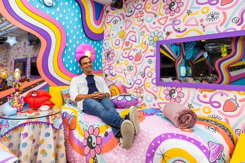 Tadeu Schmidt em um dos quartos do BBB22 (Foto: Globo / Sergio Zalis) Tadeu Schmidt em um dos quartos do BBB22 (Foto: Globo / Sergio Zalis)