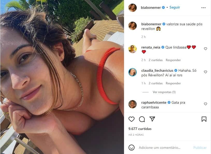 De biquíni, filha gata de Fátima Bernardes empina o bumbum - Foto: Reprodução De biquíni, filha gata de Fátima Bernardes empina o bumbum - Foto: Reprodução