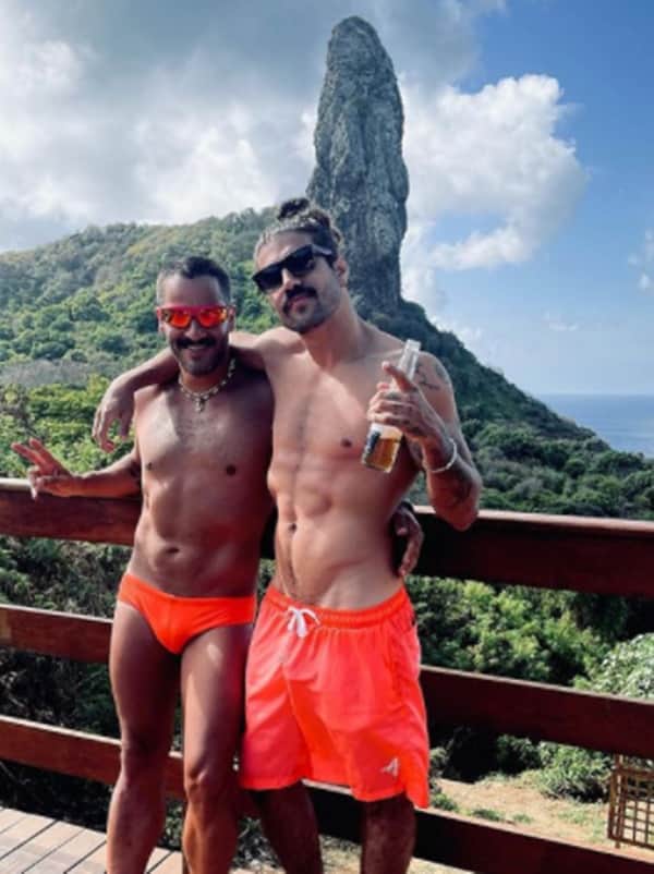 Caio Castro e amigo em trajes de banho (Foto: Reprodução/Instagram)