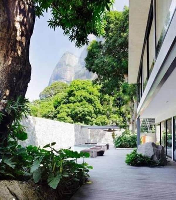 Mansão de Carolina Dieckmann tem vista para a Pedra da Gávea e para o mar (Reprodução) Mansão de Carolina Dieckmann tem vista para a Pedra da Gávea e para o mar (Reprodução)