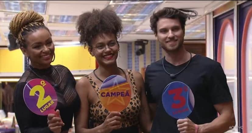 O pódio de Jessilane foi entre Natália e Lucas (Foto: Reprodução / Globoplay) O pódio de Jessilane foi entre Natália e Lucas (Foto: Reprodução / Globoplay)