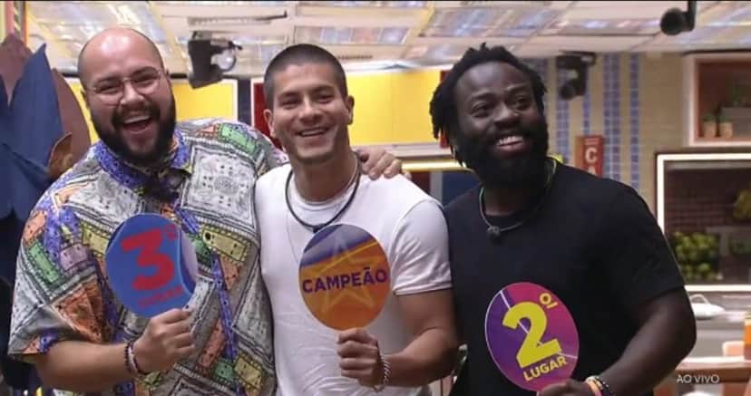 O pódio de Arthur foi entre Douglas e Tiago (Foto: Reprodução / Globoplay) O pódio de Arthur foi entre Douglas e Tiago (Foto: Reprodução / Globoplay)